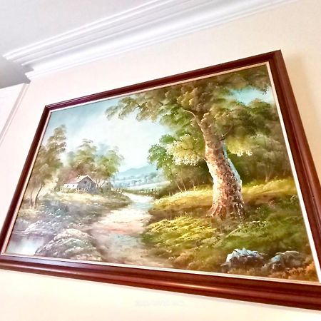 דרבי Traditional English House מראה חיצוני תמונה