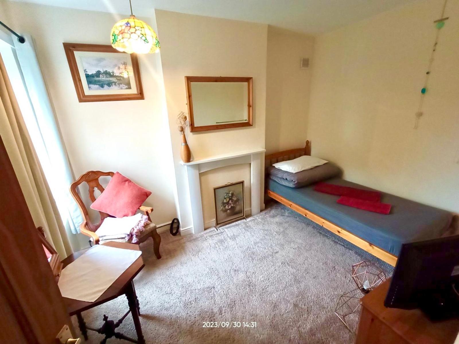 דרבי Traditional English House מראה חיצוני תמונה
